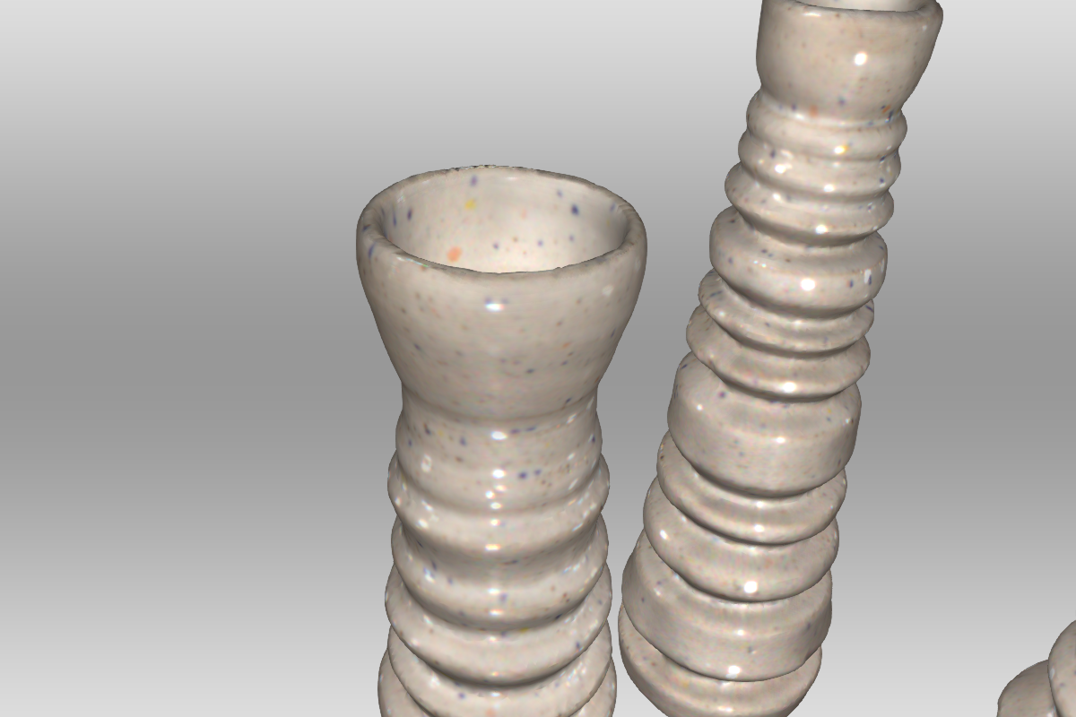 Zowel textuur als kleur zijn tot in de details te zien op deze close-up van het 3D model van 3 kaarshouders.